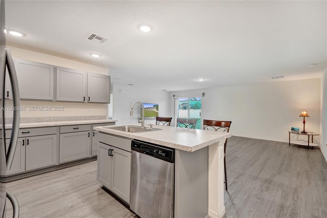 For Sale: $440,000 (5 beds, 2 baths, 2124 Square Feet)