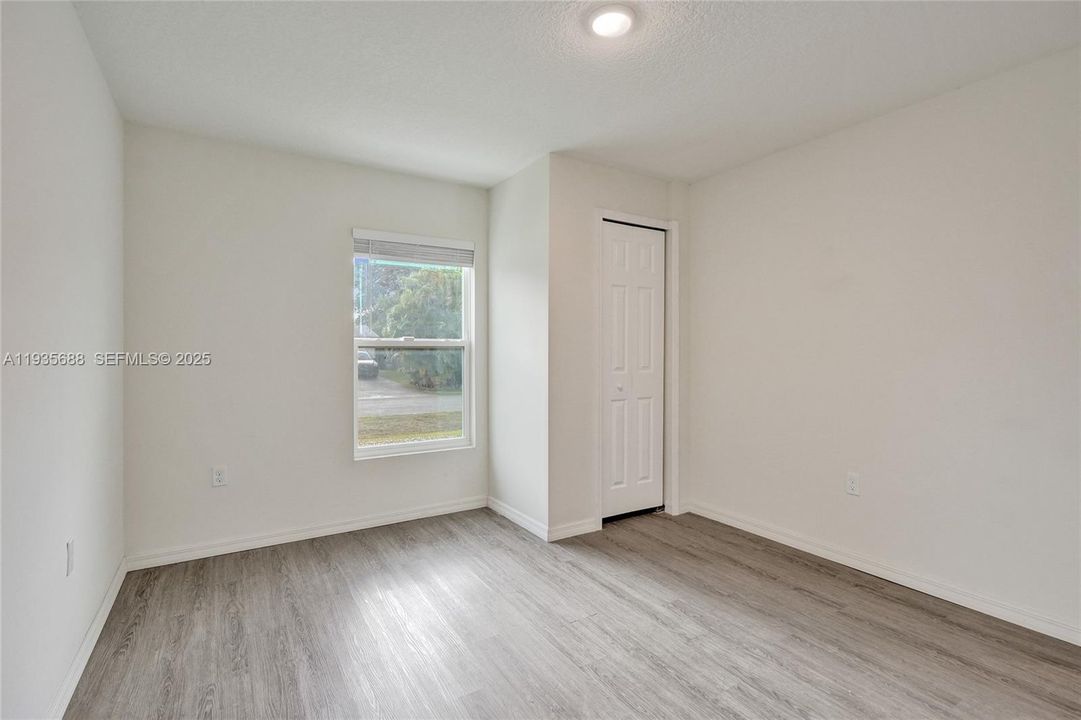 For Sale: $440,000 (5 beds, 2 baths, 2124 Square Feet)