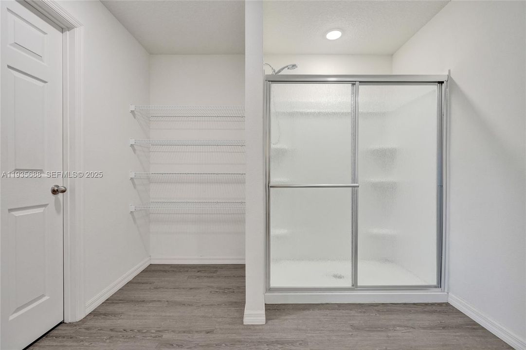 For Sale: $440,000 (5 beds, 2 baths, 2124 Square Feet)