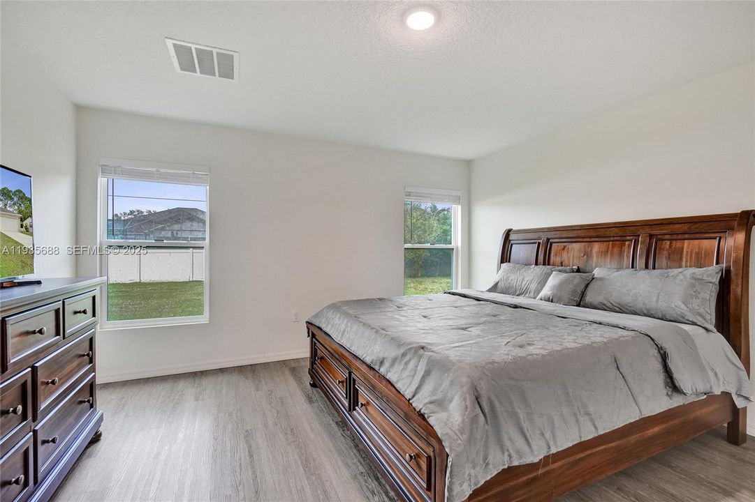 For Sale: $440,000 (5 beds, 2 baths, 2124 Square Feet)