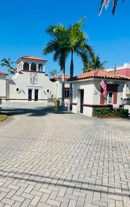 出租: $2,450 (1 贝兹, 1 浴室, 760 平方英尺)