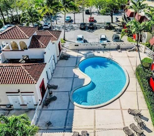 出租: $2,450 (1 贝兹, 1 浴室, 760 平方英尺)