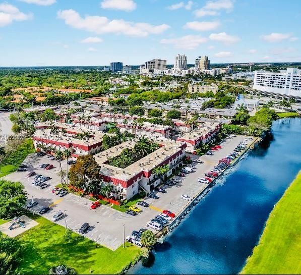 出租: $2,450 (1 贝兹, 1 浴室, 760 平方英尺)