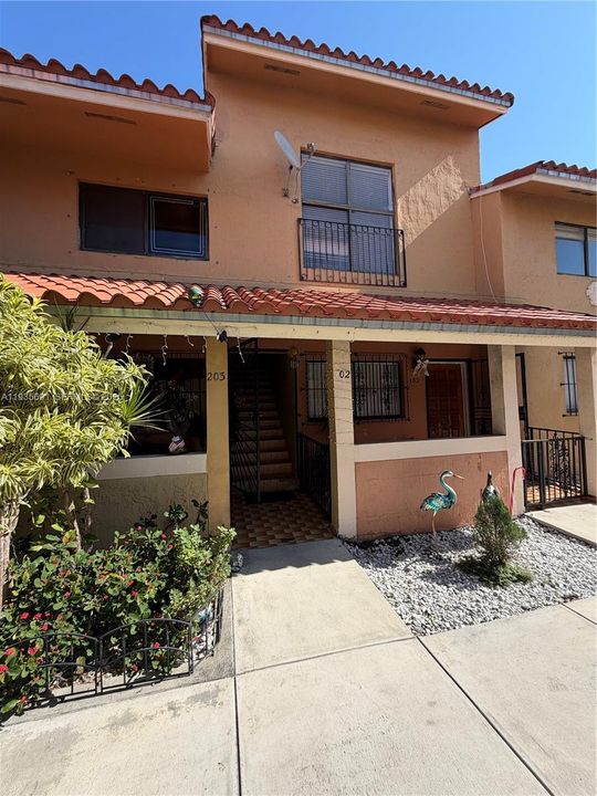 En Renta: $2,575 (3 camas, 2 baños, 972 Pies cuadrados)