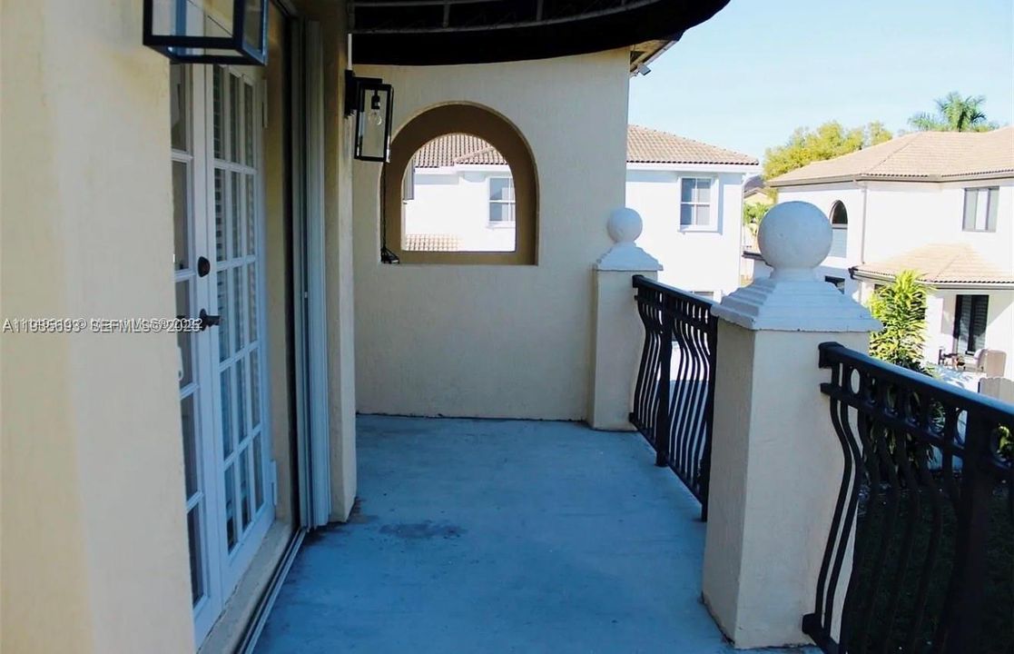 For Rent: $4,475 (5 beds, 3 baths, 2539 Square Feet)