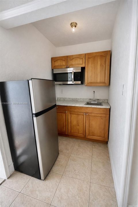 For Rent: $1,500 (0 beds, 1 baths, 2804 Square Feet)