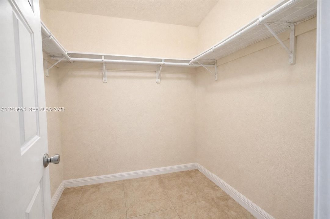 For Rent: $1,500 (0 beds, 1 baths, 2804 Square Feet)