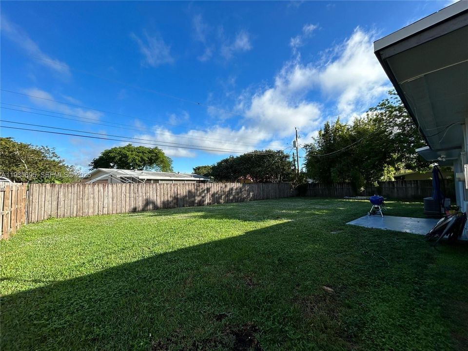 For Rent: $3,050 (3 beds, 1 baths, 1049 Square Feet)