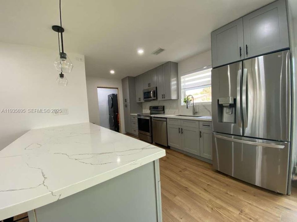 For Rent: $3,050 (3 beds, 1 baths, 1049 Square Feet)