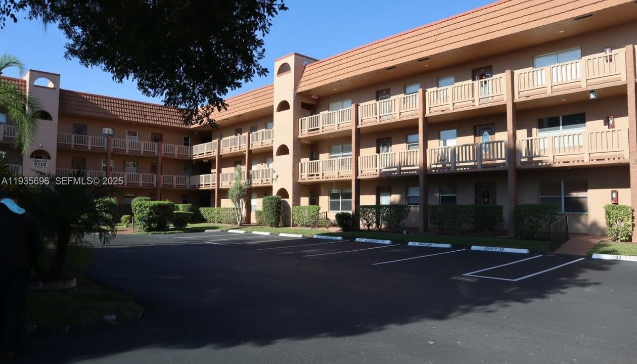 En Venta: $159,000 (2 camas, 2 baños, 850 Pies cuadrados)