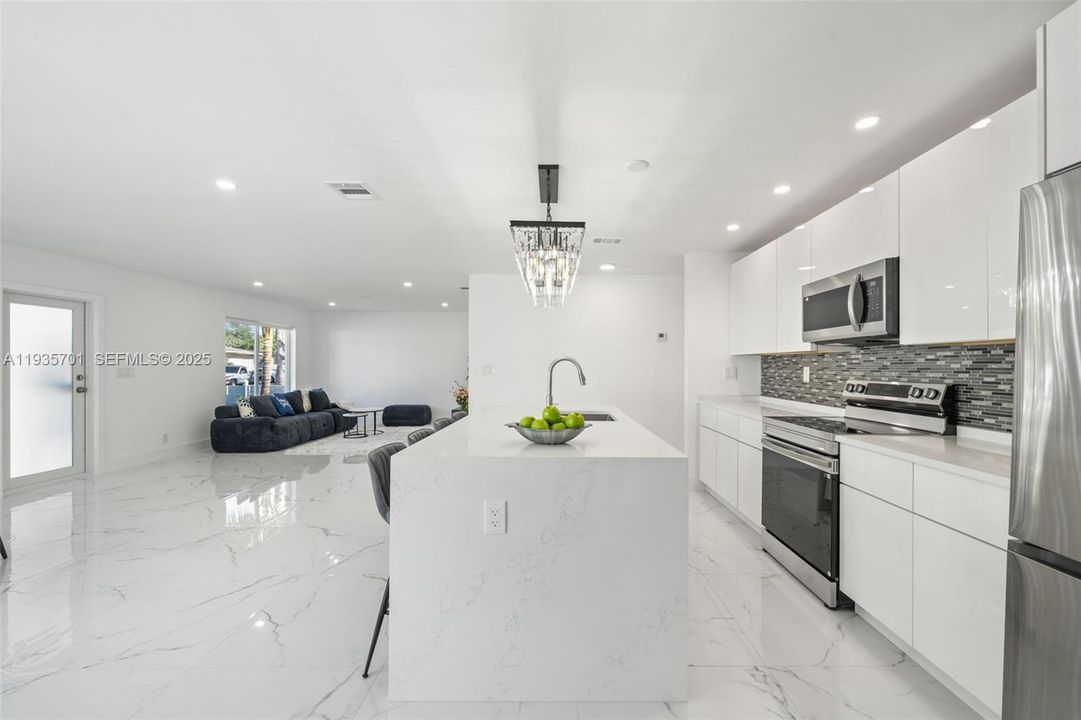 For Sale: $649,000 (3 beds, 2 baths, 1530 Square Feet)