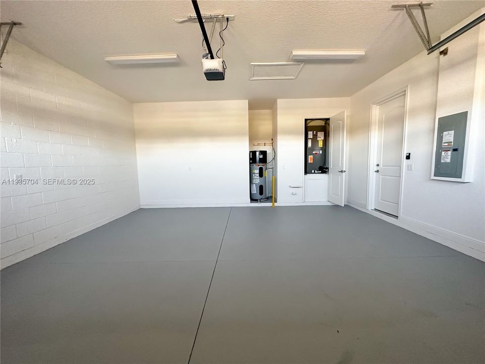 出租: $3,999 (3 贝兹, 2 浴室, 2424 平方英尺)