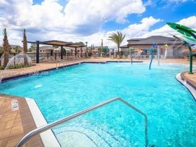 出租: $3,999 (3 贝兹, 2 浴室, 2424 平方英尺)