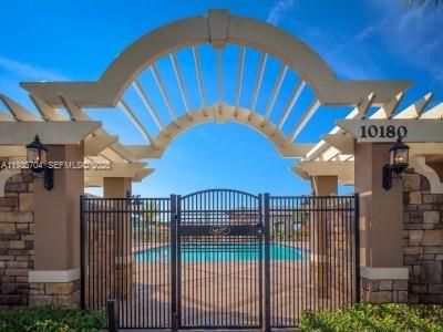 出租: $3,999 (3 贝兹, 2 浴室, 2424 平方英尺)