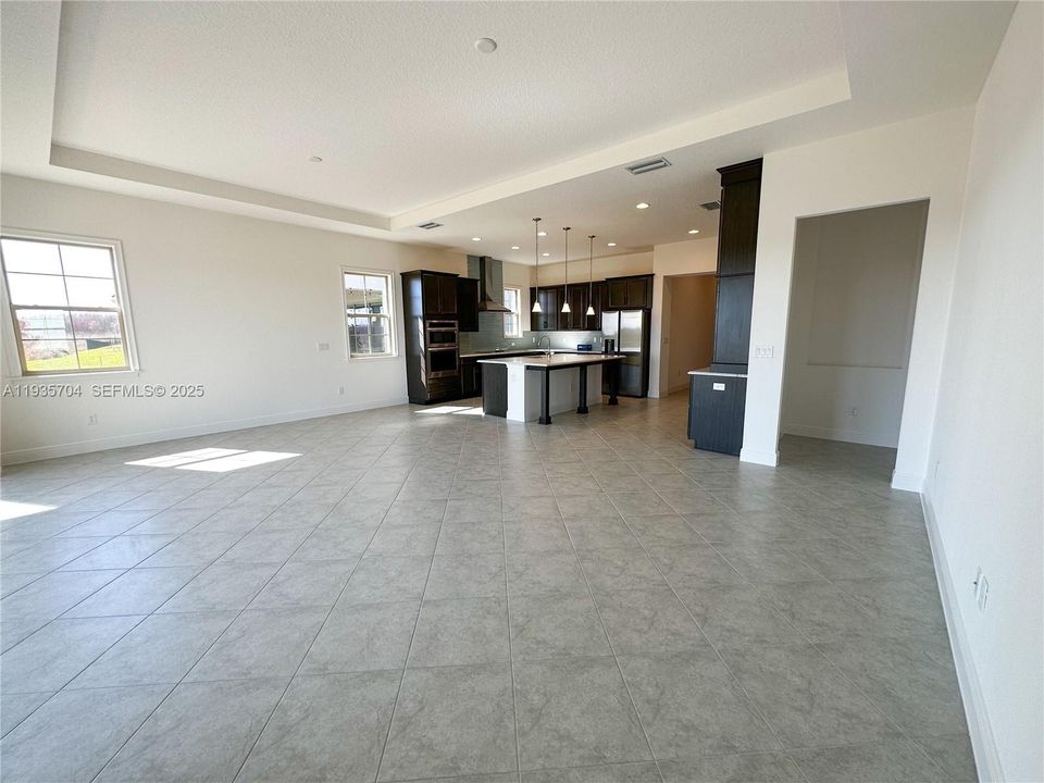 出租: $3,999 (3 贝兹, 2 浴室, 2424 平方英尺)