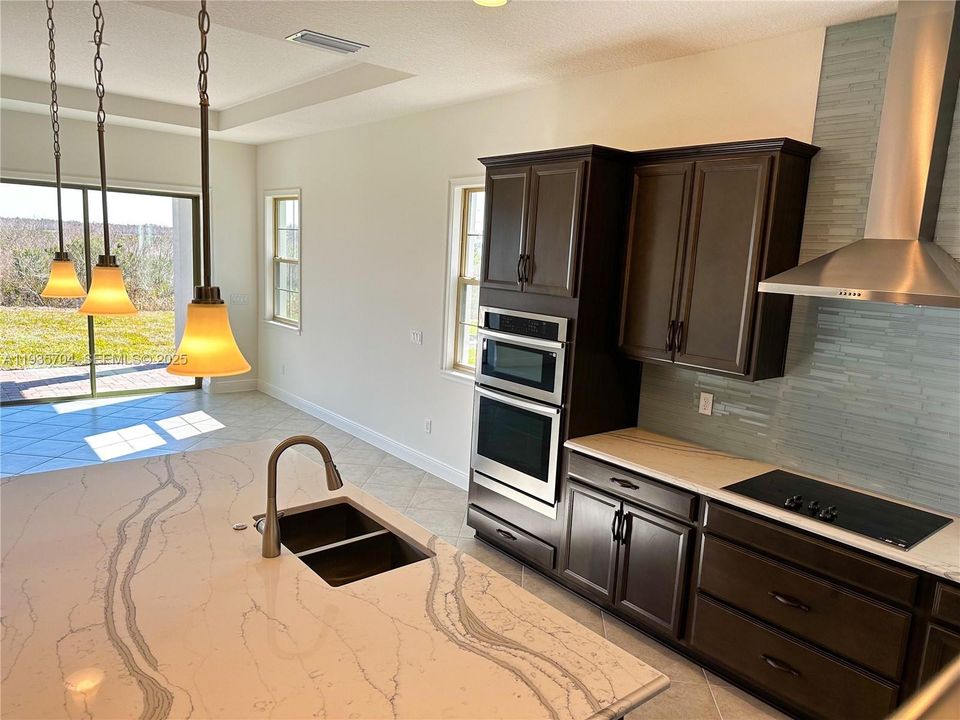 出租: $3,999 (3 贝兹, 2 浴室, 2424 平方英尺)