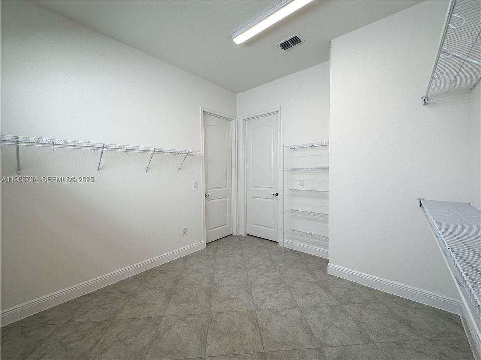 出租: $3,999 (3 贝兹, 2 浴室, 2424 平方英尺)