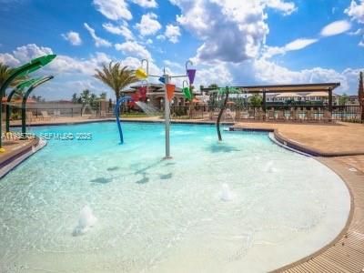 出租: $3,999 (3 贝兹, 2 浴室, 2424 平方英尺)