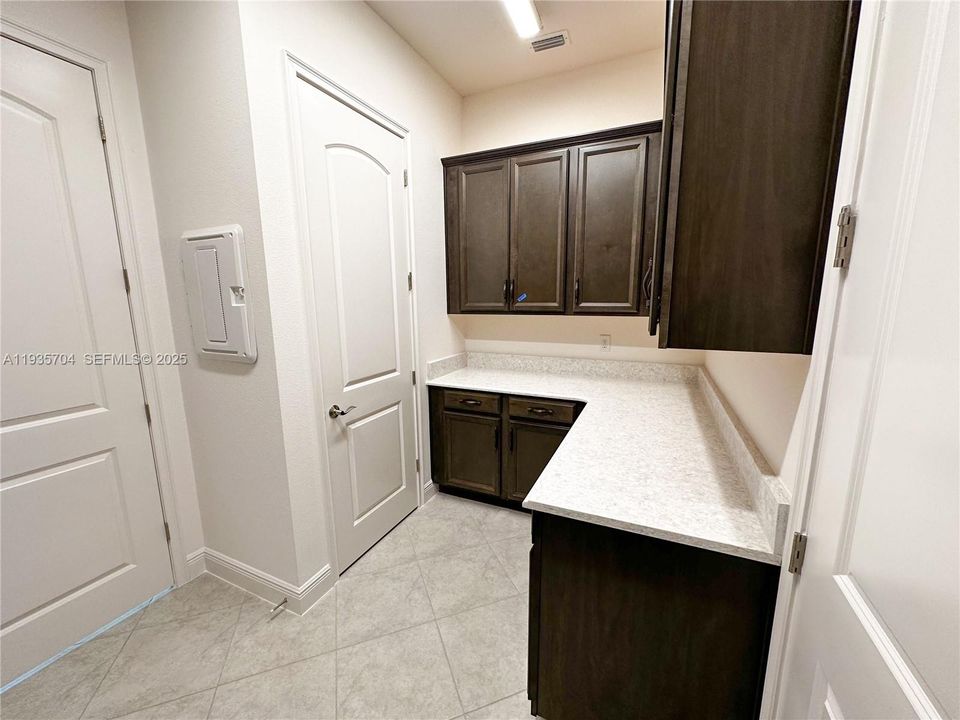 出租: $3,999 (3 贝兹, 2 浴室, 2424 平方英尺)