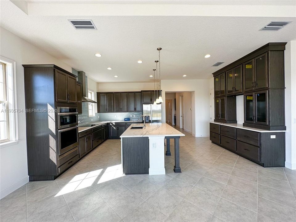 出租: $3,999 (3 贝兹, 2 浴室, 2424 平方英尺)