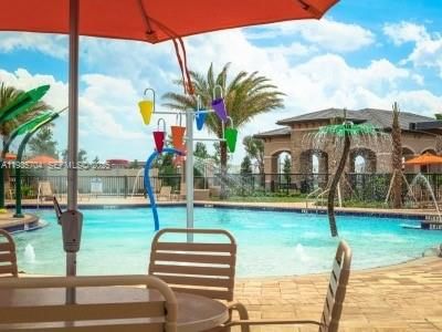 出租: $3,999 (3 贝兹, 2 浴室, 2424 平方英尺)