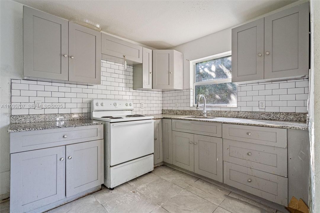 待售: $1,275,000 (0 贝兹, 0 浴室, 7382 平方英尺)