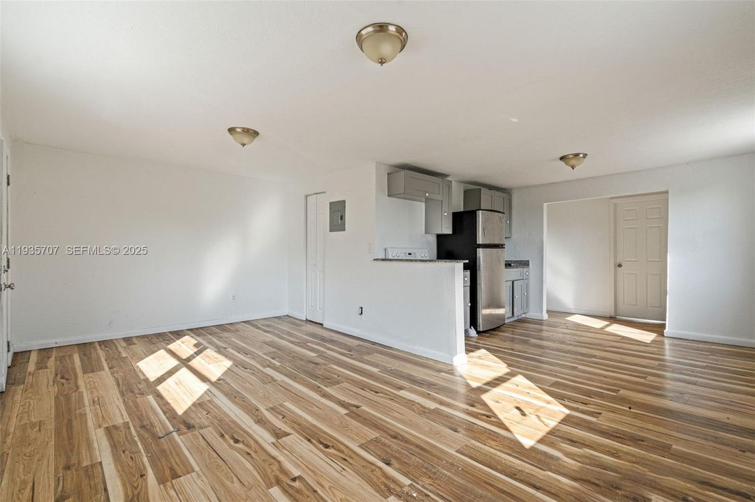 待售: $1,275,000 (0 贝兹, 0 浴室, 7382 平方英尺)