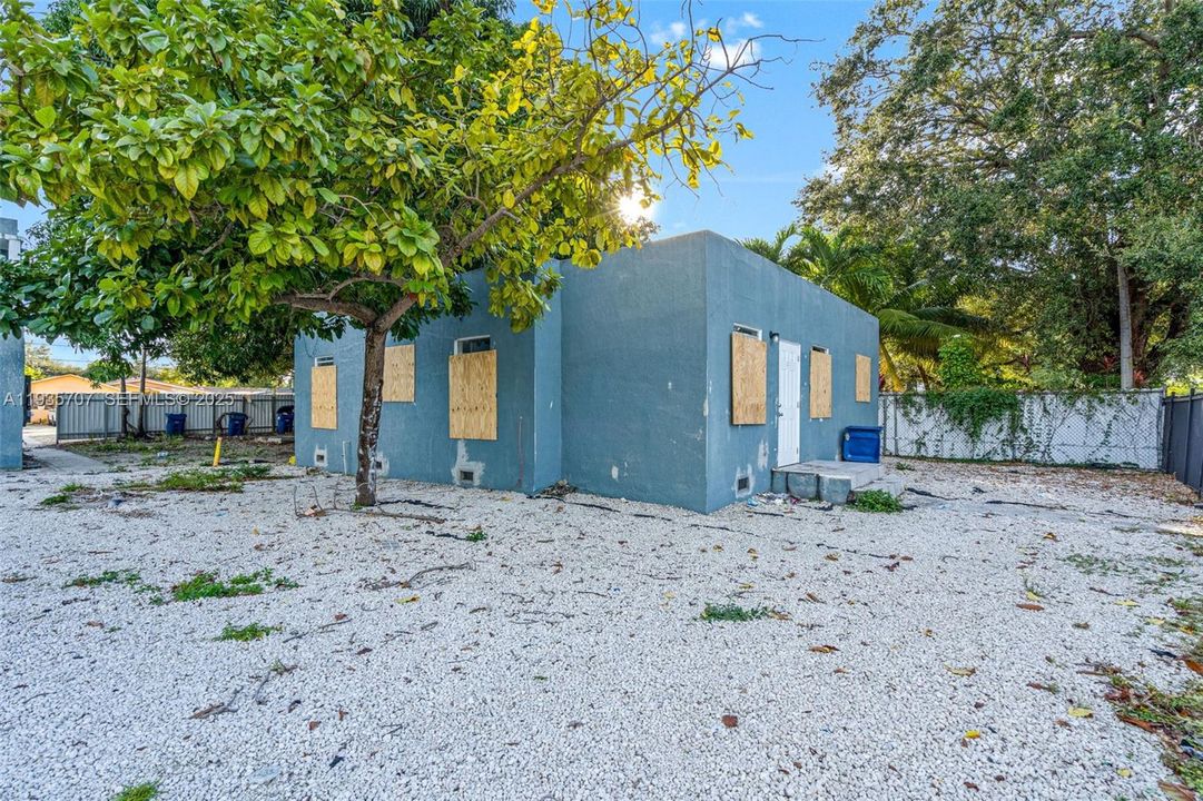 待售: $1,275,000 (0 贝兹, 0 浴室, 7382 平方英尺)