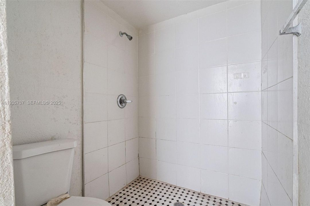 待售: $1,275,000 (0 贝兹, 0 浴室, 7382 平方英尺)