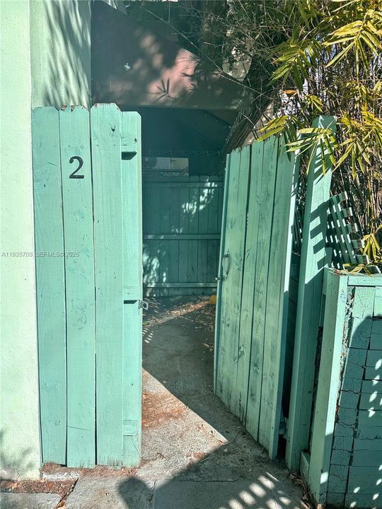 出租: $1,300 (0 贝兹, 0 浴室, 400 平方英尺)