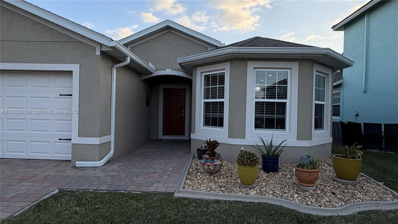 待售: $350,000 (3 贝兹, 2 浴室, 0 平方英尺)