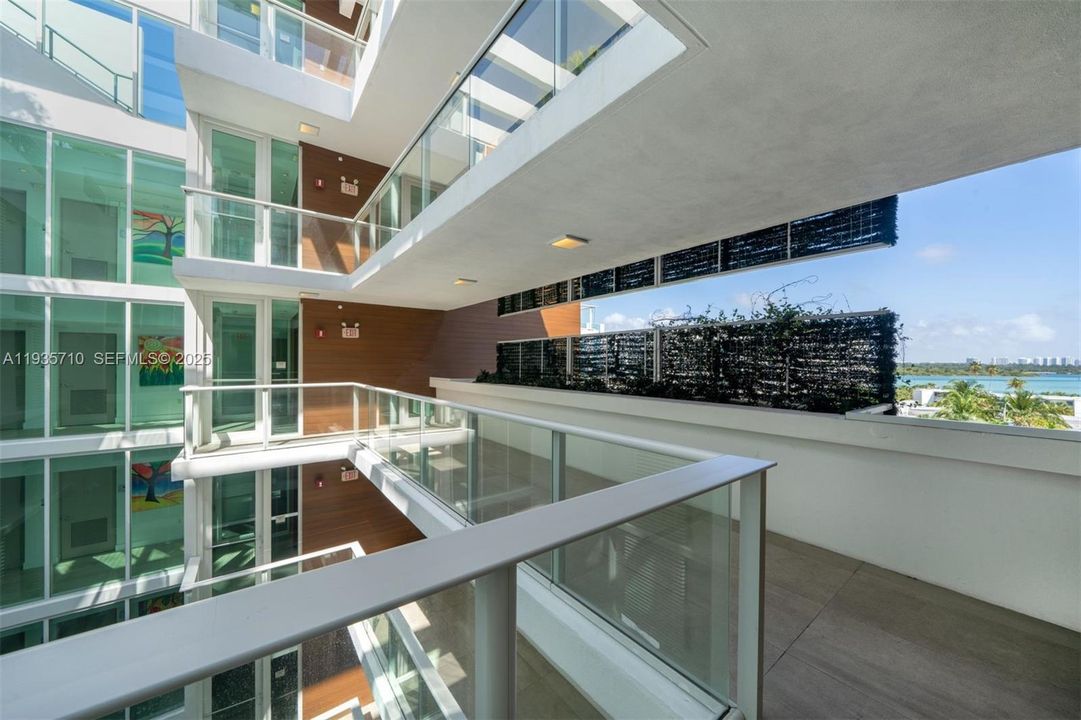 На продажу: $980,000 (2 спален, 2 ванн, 1341 Квадратных фут)