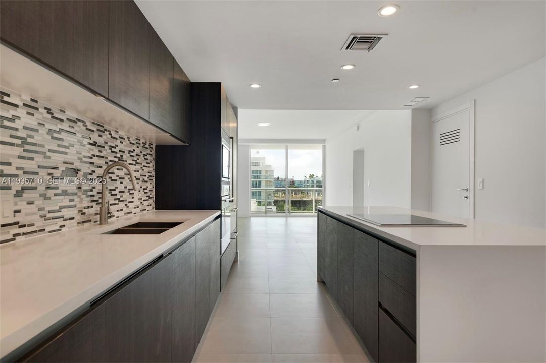 На продажу: $980,000 (2 спален, 2 ванн, 1341 Квадратных фут)