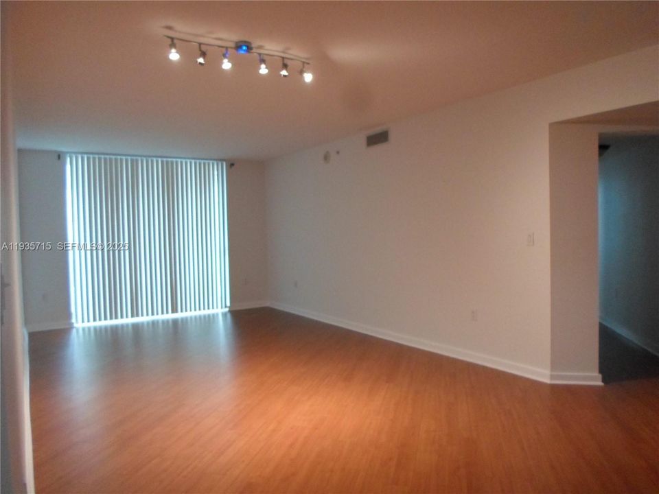 En Venta: $499,000 (2 camas, 2 baños, 1467 Pies cuadrados)