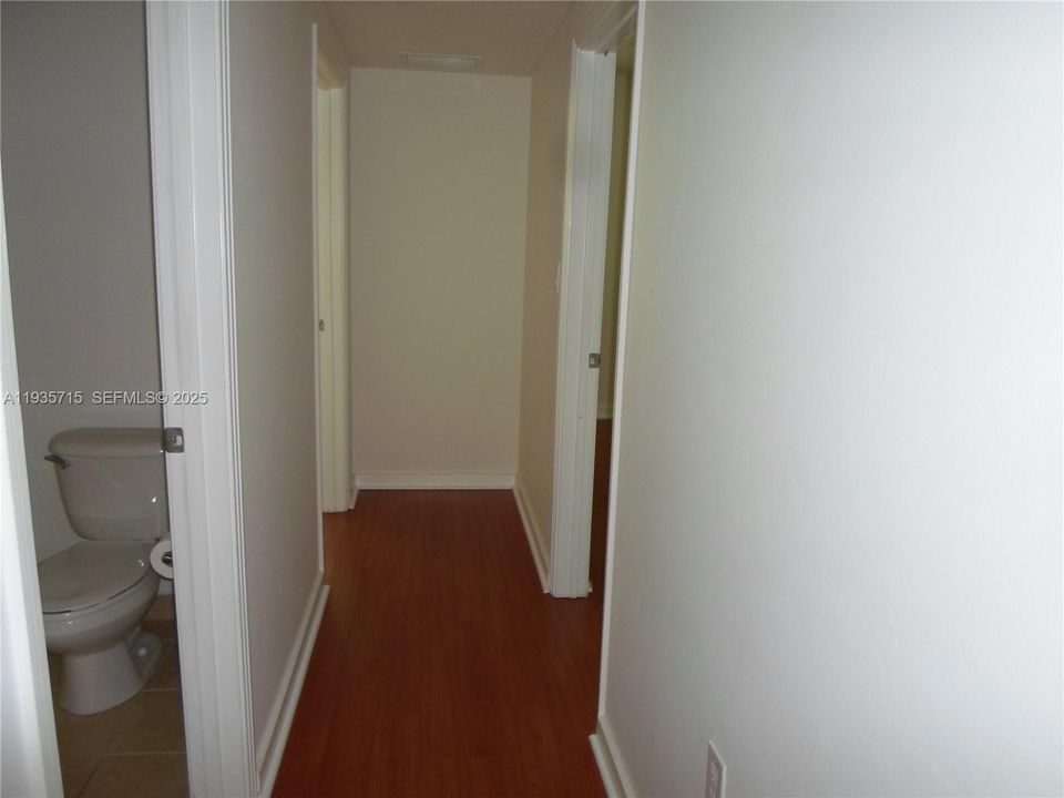 2nd bathroom double door 1 to the bedroom and the another one for the hallway for guest