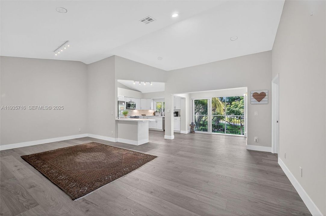 En Venta: $425,000 (3 camas, 2 baños, 1598 Pies cuadrados)