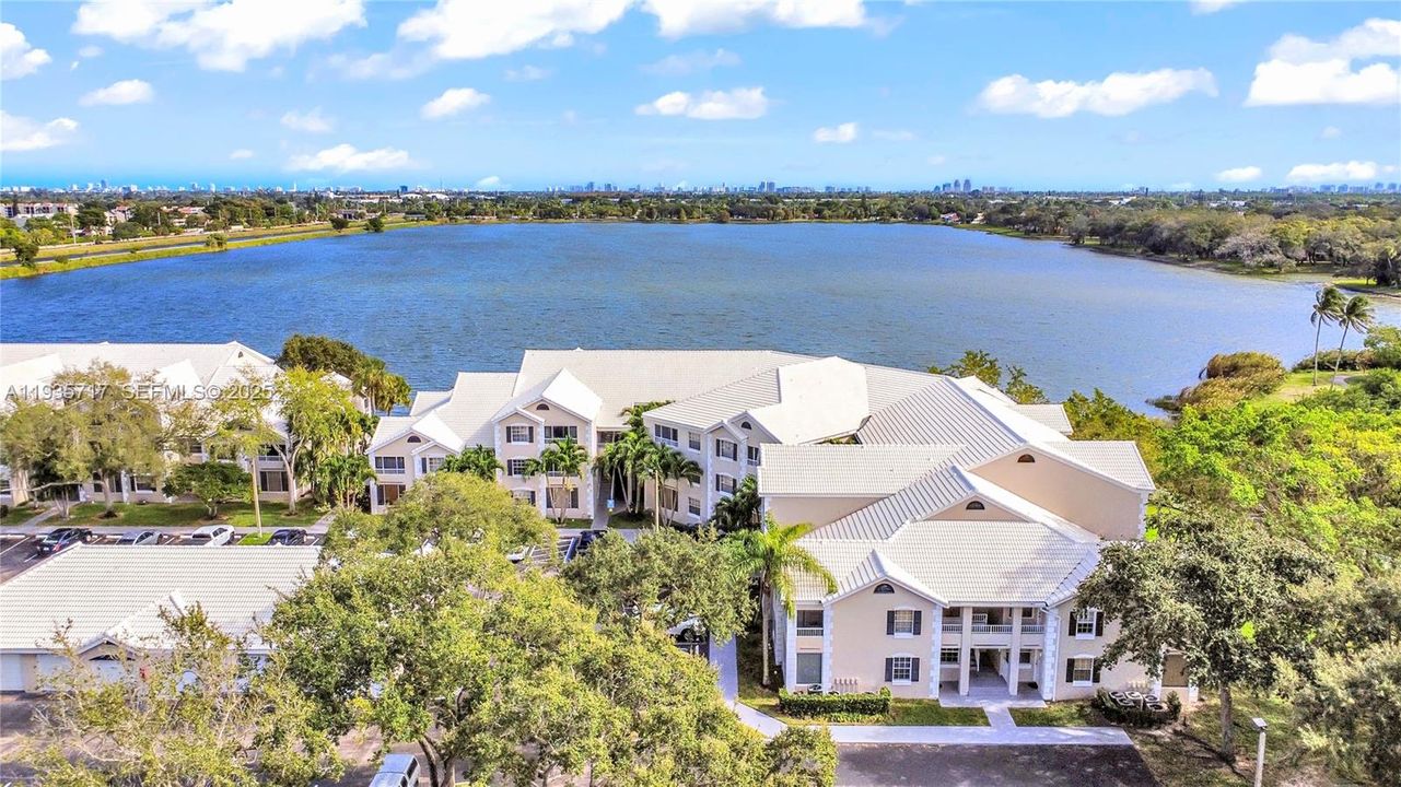 待售: $251,000 (2 贝兹, 2 浴室, 1121 平方英尺)