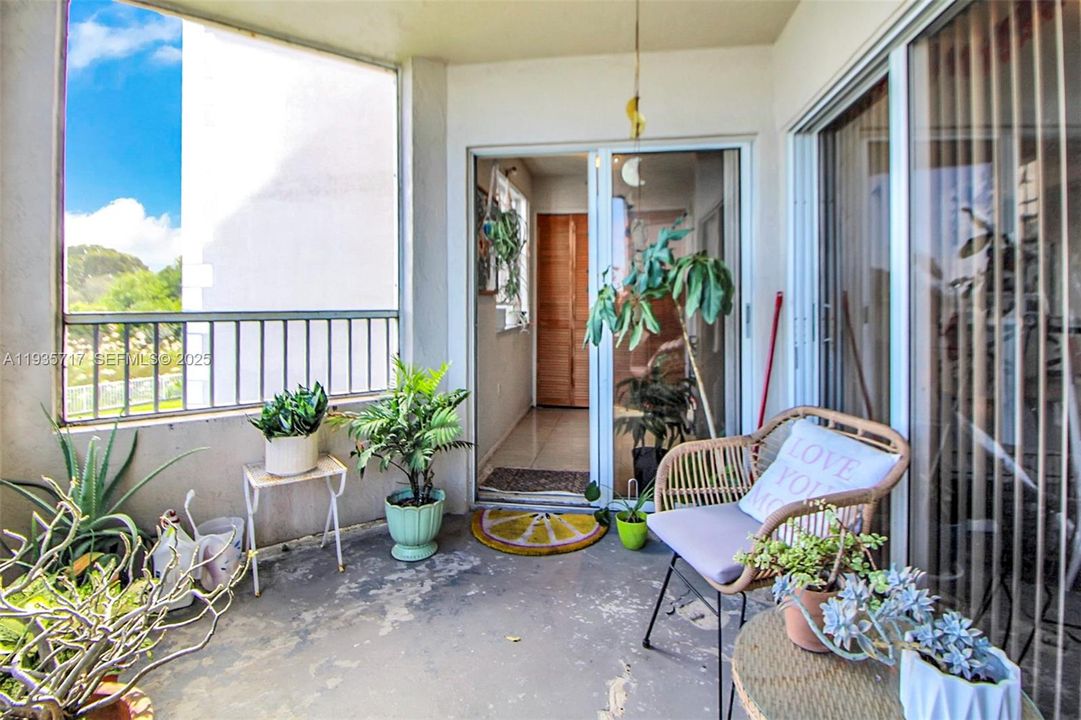 待售: $251,000 (2 贝兹, 2 浴室, 1121 平方英尺)