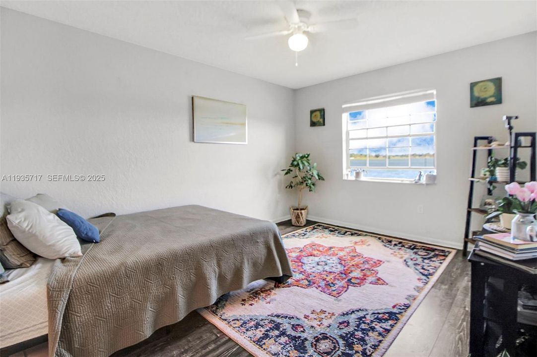 待售: $251,000 (2 贝兹, 2 浴室, 1121 平方英尺)