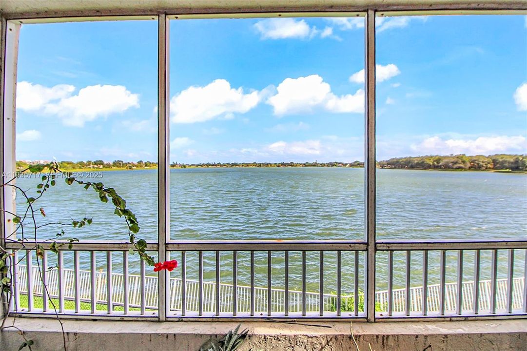 待售: $251,000 (2 贝兹, 2 浴室, 1121 平方英尺)