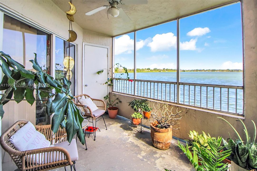 待售: $251,000 (2 贝兹, 2 浴室, 1121 平方英尺)