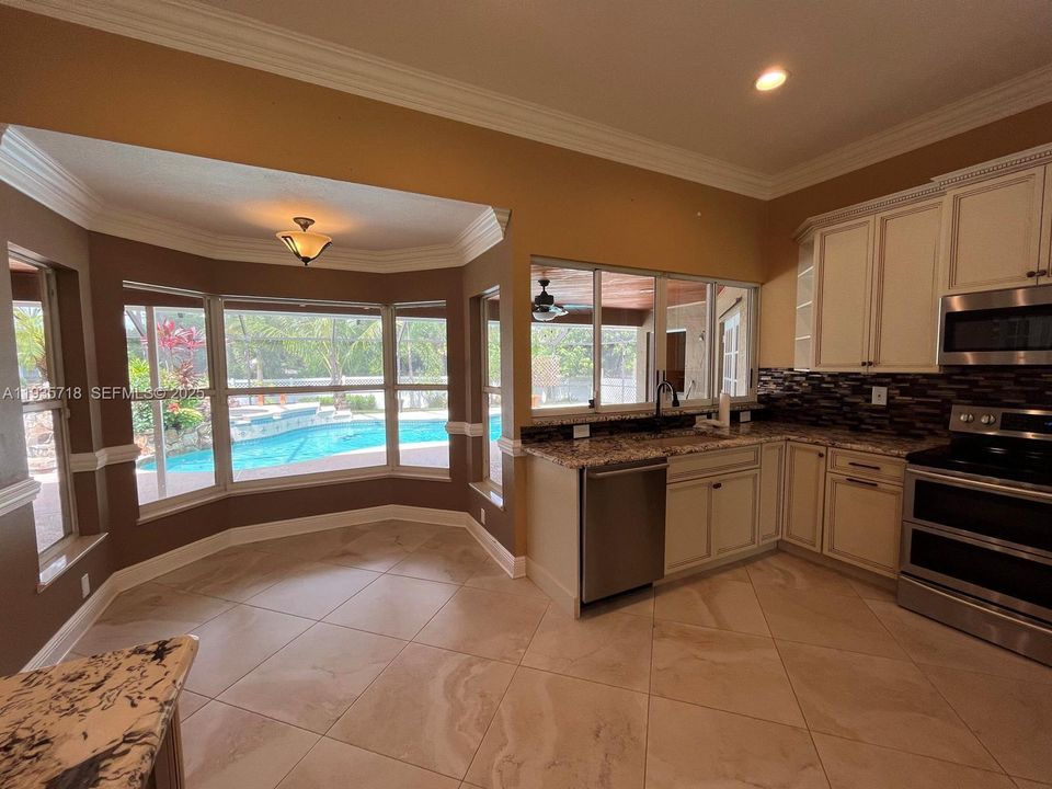 待售: $550,000 (4 贝兹, 2 浴室, 2486 平方英尺)