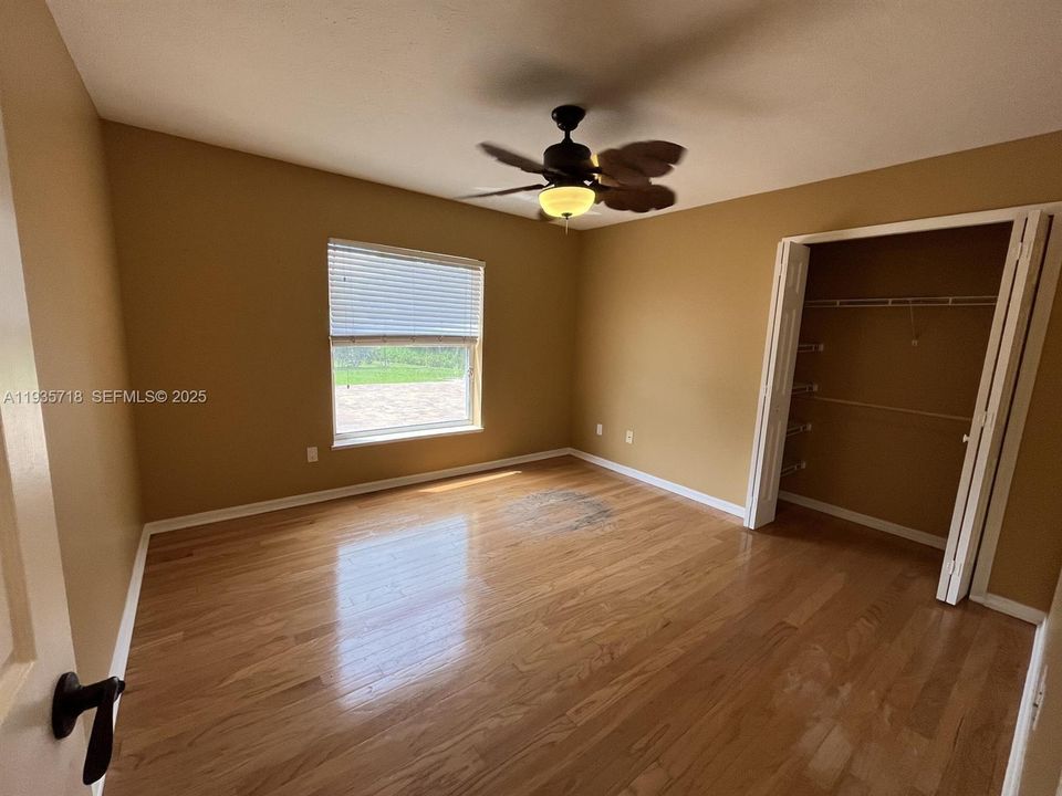 待售: $550,000 (4 贝兹, 2 浴室, 2486 平方英尺)