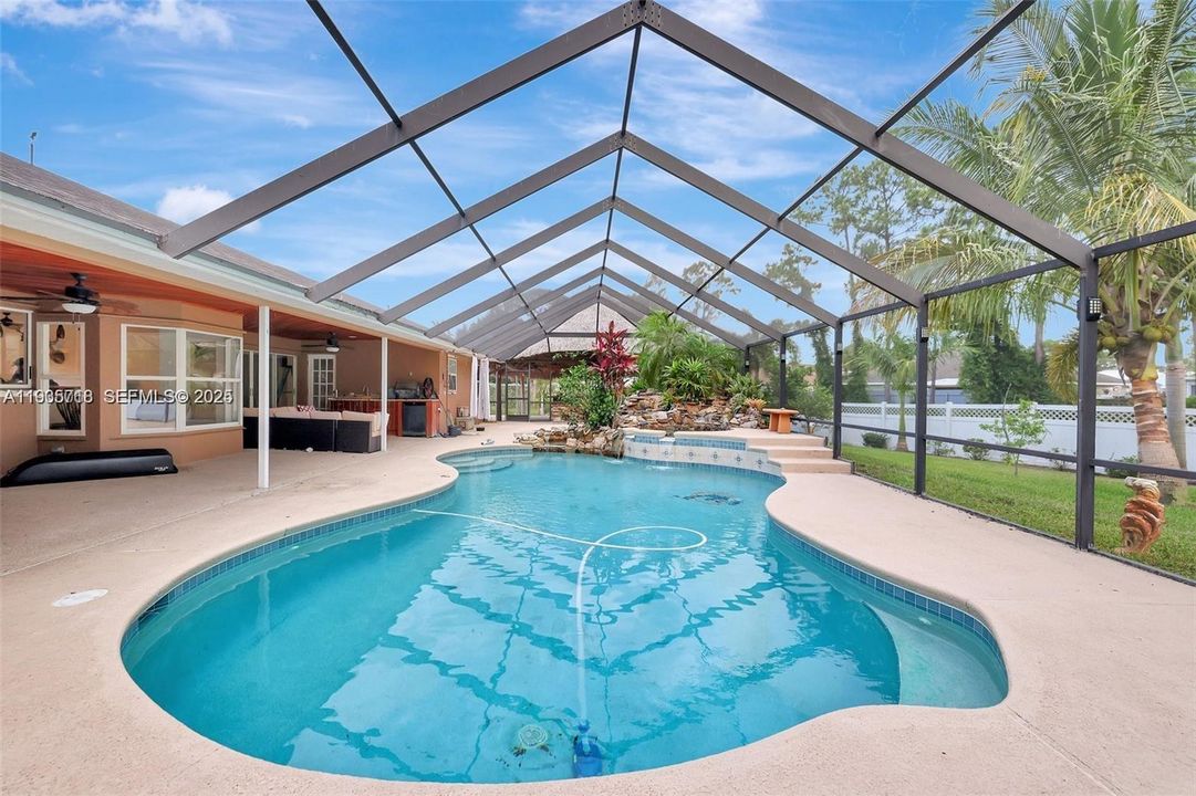 待售: $550,000 (4 贝兹, 2 浴室, 2486 平方英尺)