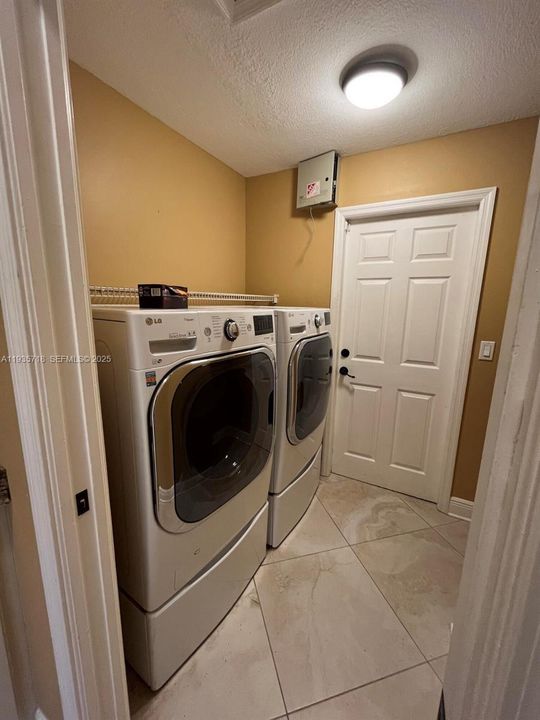 待售: $550,000 (4 贝兹, 2 浴室, 2486 平方英尺)