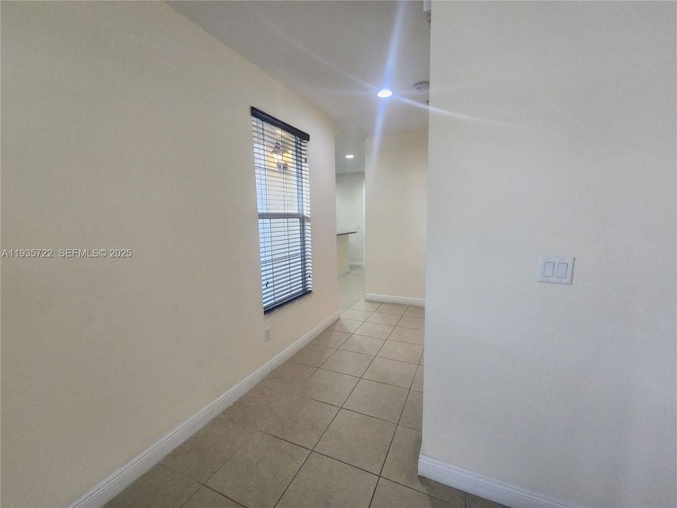 出租: $3,450 (3 贝兹, 3 浴室, 2300 平方英尺)