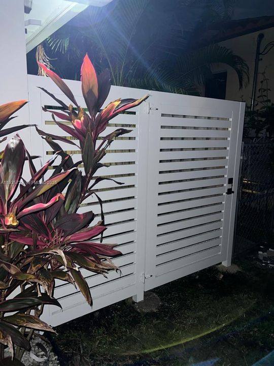 На продажу: $1,400,000 (4 спален, 2 ванн, 2000 Квадратных фут)