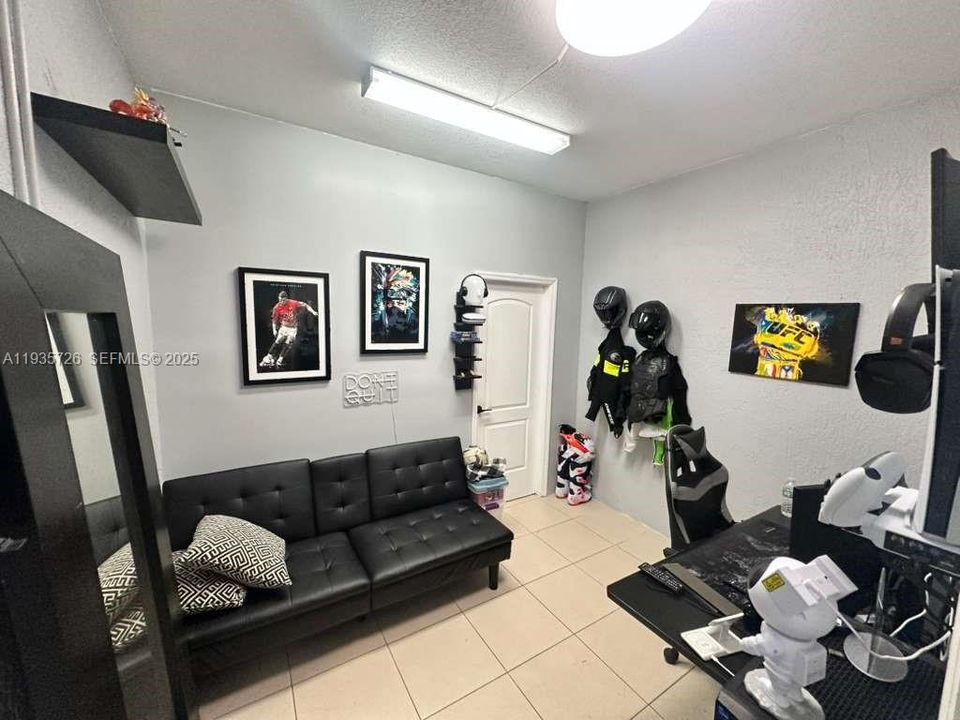 For Rent: $3,100 (3 beds, 2 baths, 1740 Square Feet)