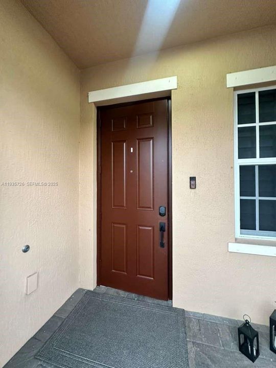 For Rent: $3,100 (3 beds, 2 baths, 1740 Square Feet)