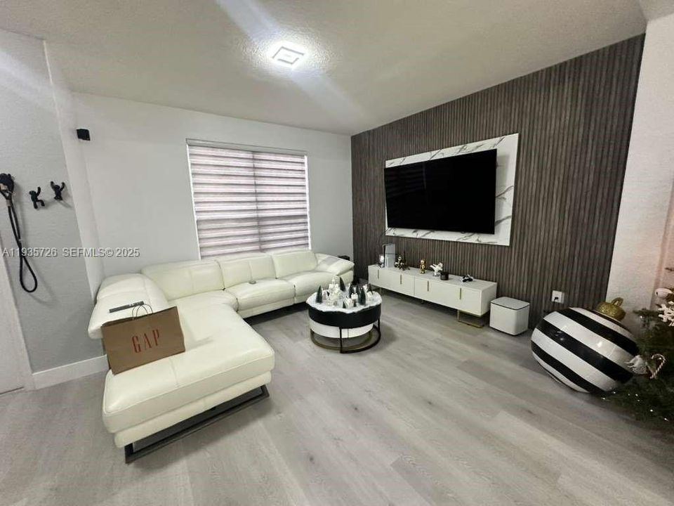 For Rent: $3,100 (3 beds, 2 baths, 1740 Square Feet)